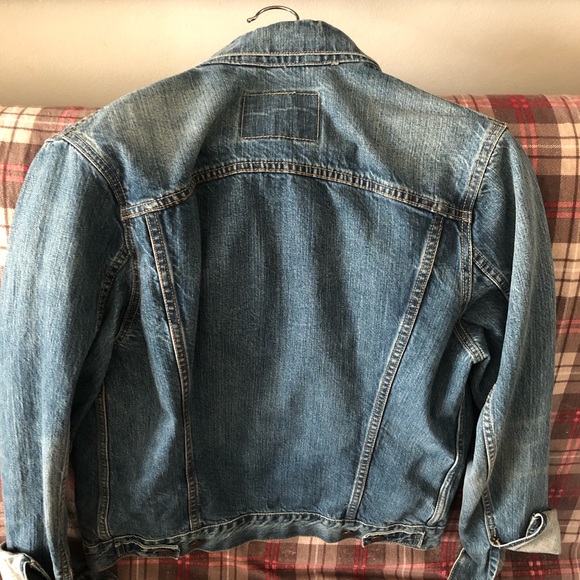 Levi’s Denim Jacket (S) - Picture 2 of 3